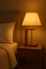 Lampara portátil mesa de luz metal madera y pantalla tela