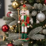 Adorno Navideño Soldado Cascanueces Madera 38 Cm Navidad Color Verde