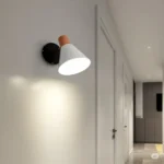 Aplique Nordico De Metal Ajustable Con Detalle De Madera Blanco