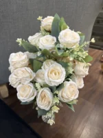 Ramo De Rosas Flores Artificiales Decorativas Arreglo Floral Blanco - Imagen 3