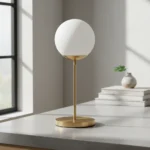 Lampara Portátil Mesa De Luz Aluminio Pantalla Globo Vidrio Dorado Blanco