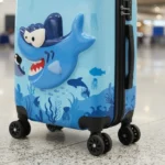Valija Infantil Carry On 18 Ultraligera Resistente Niño Tiburón - Imagen 2