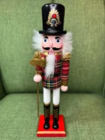 Adorno Navideño Soldados Cascanueces De Madera 30cm Navidad Modelo 3 - Imagen 2